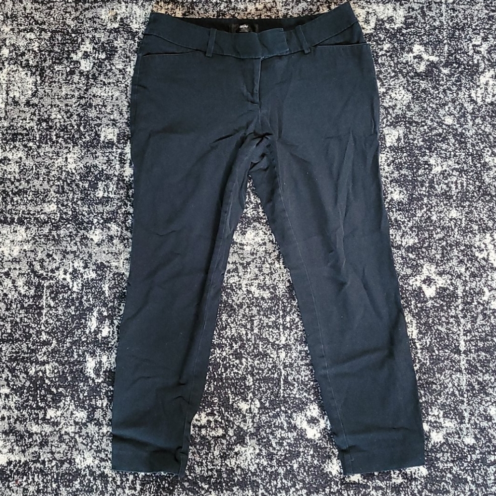 Black Capri pants